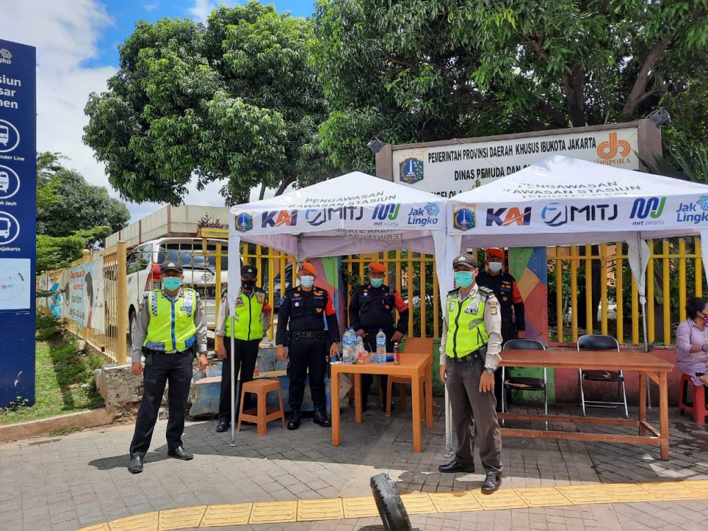 Polda Metro Himbau Agar Tak Pakai Calo Tes Covid-19, Polsek Senen Perketat Penjagaan di Stasiun Senen