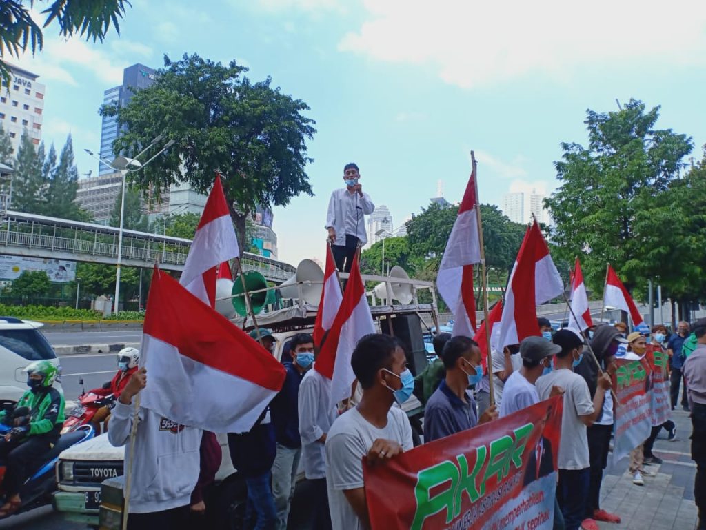 Relawan Jokowi Aksi Demo di Depan BUMN Menuntut Nasib Karyawan yang Dipecat Dirut BRI Tanpa Memberikan Hak-Hak nya Relawan Jokowi Aksi Demo di Depan BUMN Menuntut Nasib Karyawan yang Dipecat Dirut BRI Tanpa Memberikan Hak-Hak nya