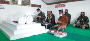 Jelang HUT Penerbangan TNI Angkatan Laut, Danpuspenerbal Ziarah Ke Makam Para Leluhur