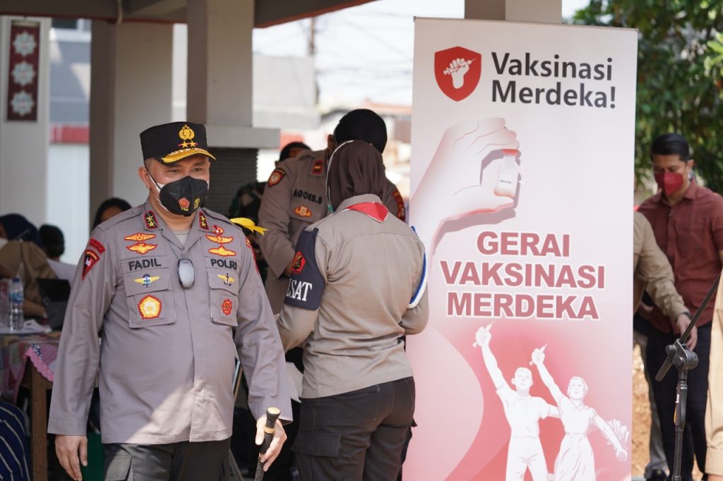 Irjen Fadil soal ‘Vaksinasi Merdeka’: Merupakan Community Policing Irjen Fadil soal ‘Vaksinasi Merdeka’: Merupakan Community Policing