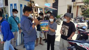 Responsif Anggota DPRD Sibolga Jamil Zebua Merespon Bencana Covid-19 Berbagi Kasih kepada Para Pelajar Responsif Anggota DPRD Sibolga Jamil Zebua Merespon Bencana Covid-19 Berbagi Kasih kepada Para Pelajar