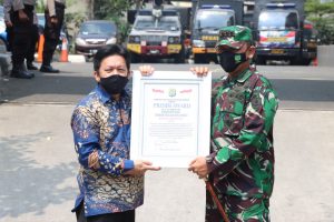 Sinergi Program Vaksinasi TNI-Polri Dandim 0501 dan Kapolres Metro Jakpus Raih Penghargaan Presisi Award