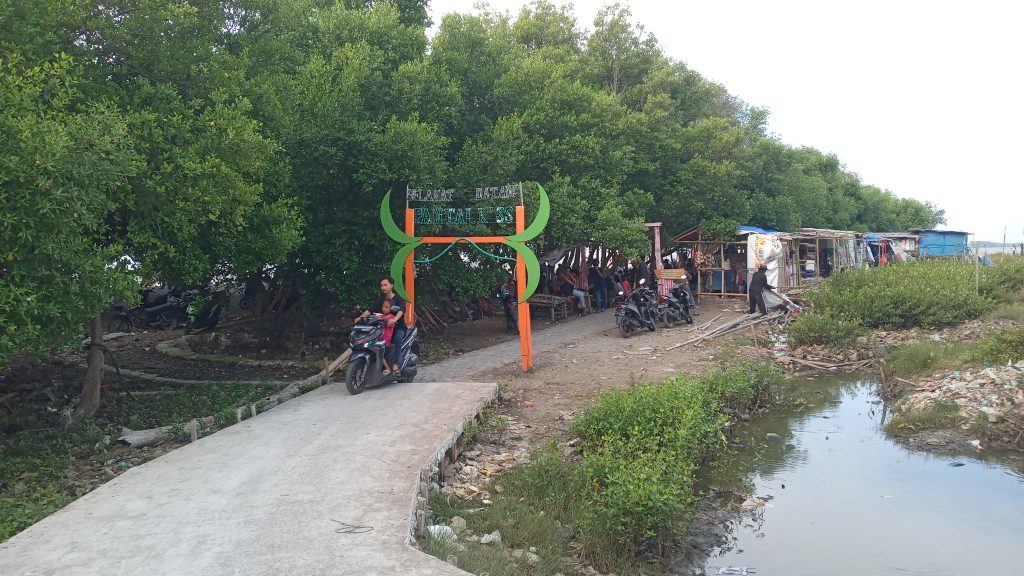 SEBUAH PANTAI BUATAN di sebuah pemukiman “PANTAI KSS” cituis pakuhaji SEBUAH PANTAI BUATAN di sebuah pemukiman “PANTAI KSS” cituis pakuhaji