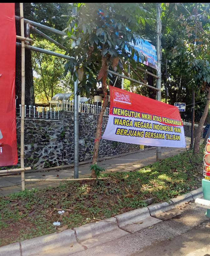 Ada Spanduk Aliansi Ormas Keagamaan di Jabar Mendukung Taliban Ada Spanduk Aliansi Ormas Keagamaan di Jabar Mendukung Taliban