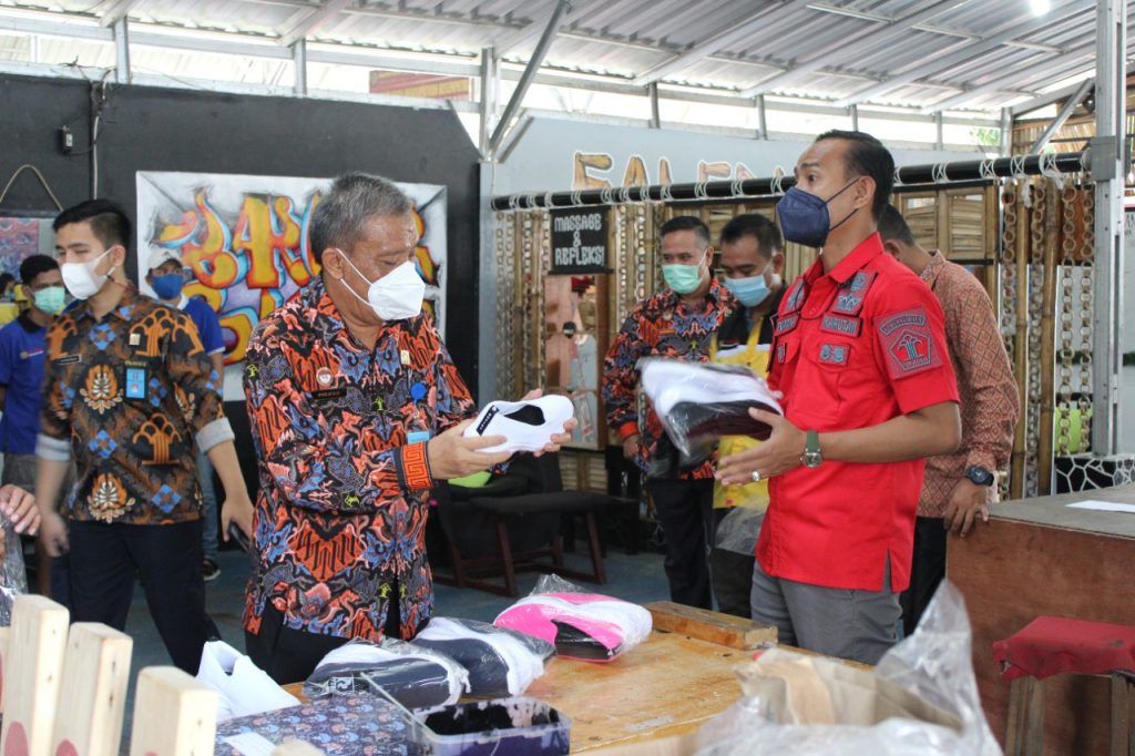 Tangerang, “Rutira Soes” Produksi Sepatu Andalan Warga Binaan Rutan Kelas 1 Tangerang
