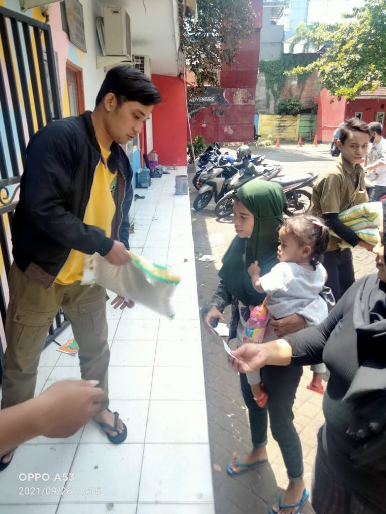 Leksma Jayabaya Bersama Rakyat Menyalurkan Bakti Sosial