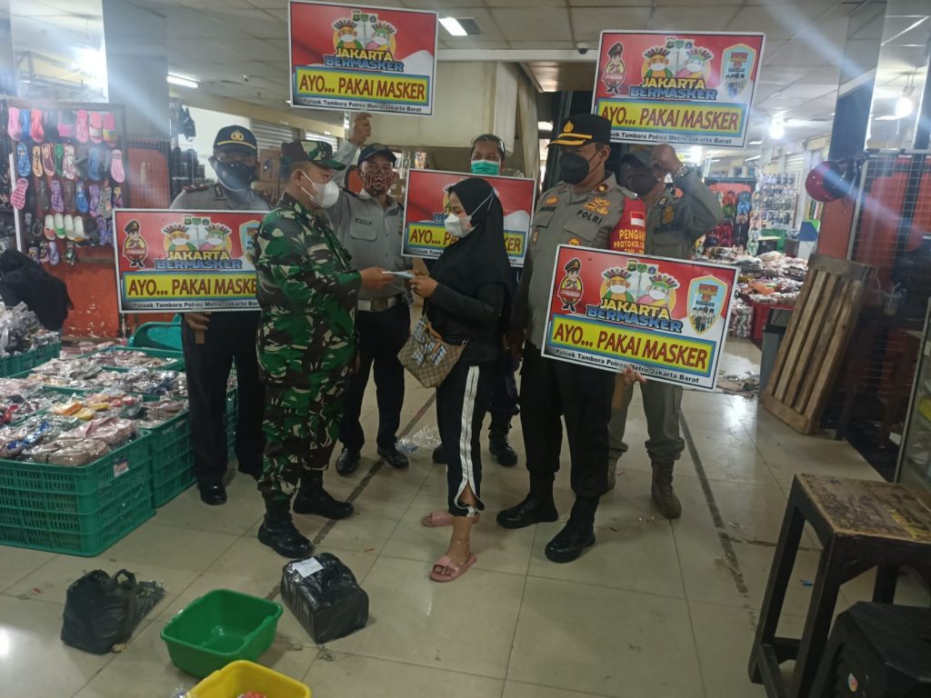 Cegah Penyebaran Covid-19, Babinsa Koramil 02/TB Bersama Tiga Pilar Gelar Sosialisasi PPKM Cegah Penyebaran Covid-19, Babinsa Koramil 02/TB Bersama Tiga Pilar Gelar Sosialisasi PPKM