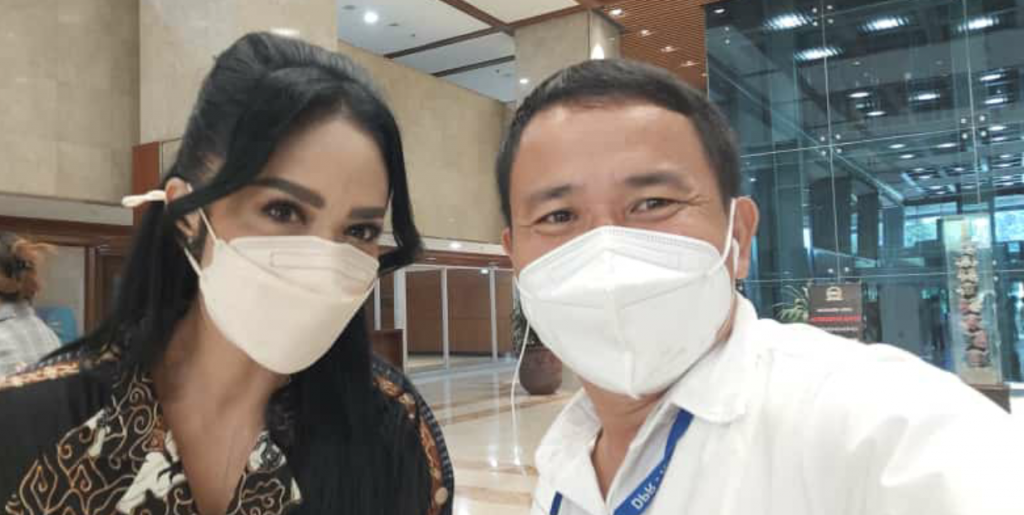Pengamat Akademisi Ini apresiasi dan bangga dengan Krisdayanti, YW: “KD adalah Anggota DPR yang baik dan Transparan” Pengamat Akademisi Ini apresiasi dan bangga dengan Krisdayanti, YW: “KD adalah Anggota DPR yang baik dan Transparan”