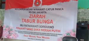 Keluarga Besar Wirawati Catur Panca Ziarah Tabur Bunga di Makam Fatmawati, Peringati Hari Pahlawan Nasional