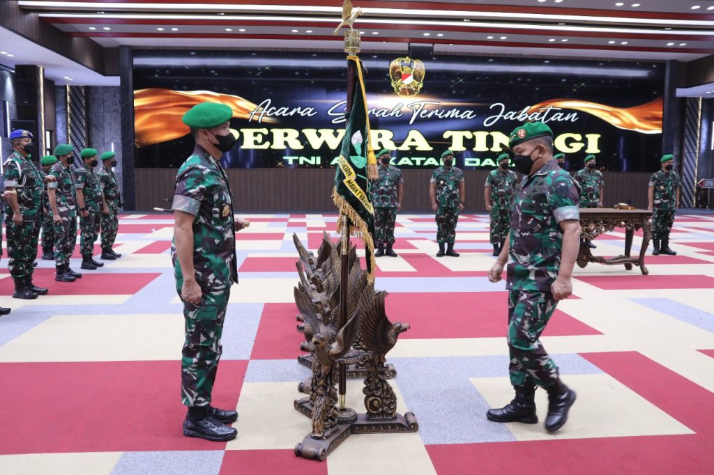 Tujuh Jabatan Pati TNI AD Diserahterimakan Tujuh Jabatan Pati TNI AD Diserahterimakan