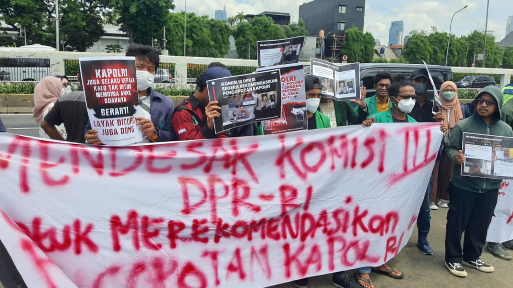 RELASI Demo Desak Kapolri Evaluasi Kinerja Jajaran nya RELASI Demo Desak Kapolri Evaluasi Kinerja Jajaran nya