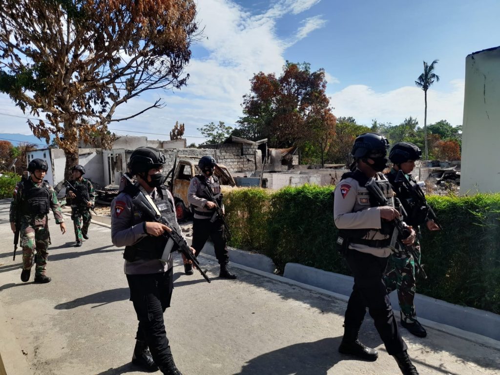 Mantap, Patroli Keamanan Ditingkatkan, Untuk Kedisiplinan dan Kewaspadaan di Kawasan Konflik Desa Pelauw dan Desa kariuw Mantap, Patroli Keamanan Ditingkatkan, Untuk Kedisiplinan dan Kewaspadaan di Kawasan Konflik Desa Pelauw dan Desa kariuw