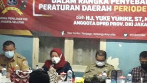 Yuke Yurike  Reses Di RW 03 Kelurahan Manggarai