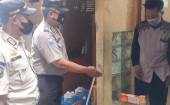 Polsek Tambora Berikan bantuan kepada warga yang Isoman