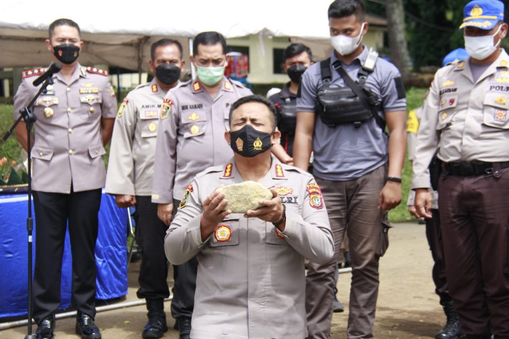 Dimulainya Proyek Pembangunan 20 Ruang Kelas Baru, Kepala SPN Polda Metro Letakan Batu Pertama Dimulainya Proyek Pembangunan 20 Ruang Kelas Baru, Kepala SPN Polda Metro Letakan Batu Pertama