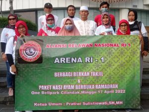 Hampir Tiap Hari, Berbagi Berkah Jelang Buka Puasa, Ketum ARENA RI-1: “Ramadhan ini Semoga Bawa Keberkahan
