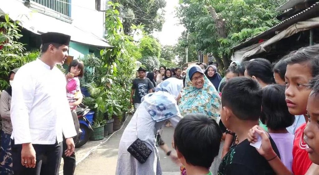Mpok Ariska ‘Putri Betawi’ Berbagi Hewan Kurban Hari Raya Idul Adha 1443 H