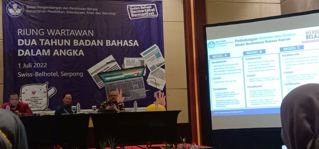 Riung Wartawan Dua Tahun Badan Bahasa Dalam Angka, BPP : Usul Ke UNESCO(PBB) agar Indonesia Menjadi Tuan Rumah Riung Wartawan Dua Tahun Badan Bahasa Dalam Angka, BPP : Usul Ke UNESCO(PBB) agar Indonesia Menjadi Tuan Rumah