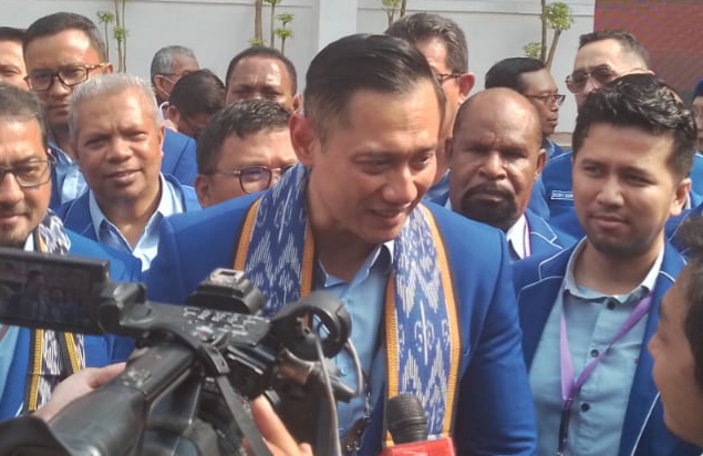 AHY Mendaftarkan Partai Demokrat ke KPU AHY Mendaftarkan Partai Demokrat ke KPU
