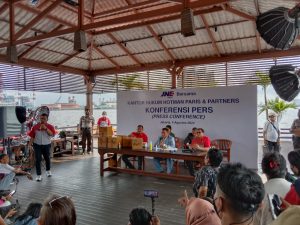 Hotman Paris : Penimbunan Beras Bantuan Presiden (Banpres), Sudah Rusak Dikubur  Agar Tidak Disalahgunakan