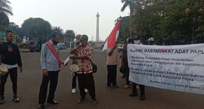 [Foto ; Suasana Aksi Unjukrasa Aliansi Masyarakat Adat Papua di Depan Monas Jakarta pusat, Istimewa]