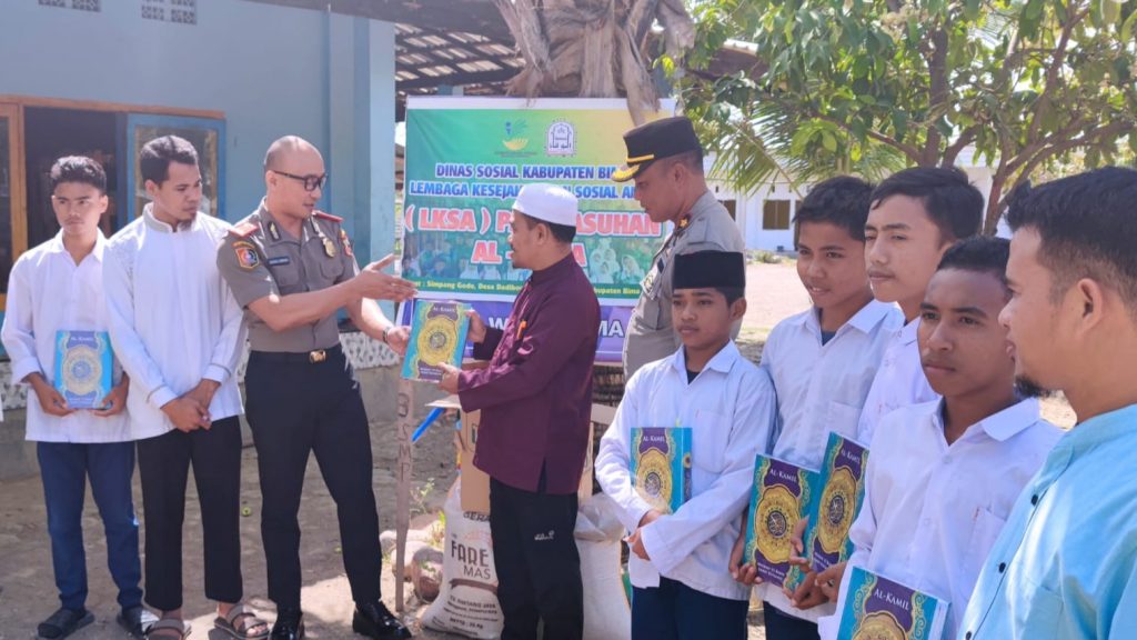 Serdik Sespimmen Kompol Agung Asmara Bantu Ponpes dan Yayasan di NTB Serdik Sespimmen Kompol Agung Asmara Bantu Ponpes dan Yayasan di NTB