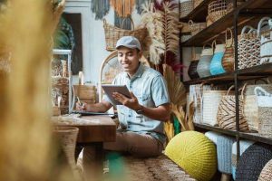 Wamenaker: Perppu Cipta Kerja Tak Terapkan PKWT Seumur Hidup!