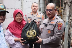 Kapolres Metro Jakut Salurkan Bantuan Kapolri untuk Warga Korban Kebakaran Plumpang