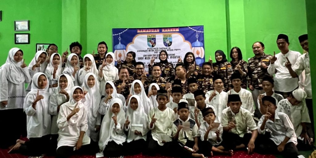 Generasi Muda KB FKPPI DKI Jaya Berbagi Santunan Kepada Anak Yatim Piatu dan Bagikan Takjil Menjelang Buka Bersama Di Bulan Suci Ramadhan 1444 H