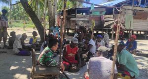 Babinsa Kampung Kipia Komsos Dengan Tokoh Masyarakat Di Wilayah Binaan