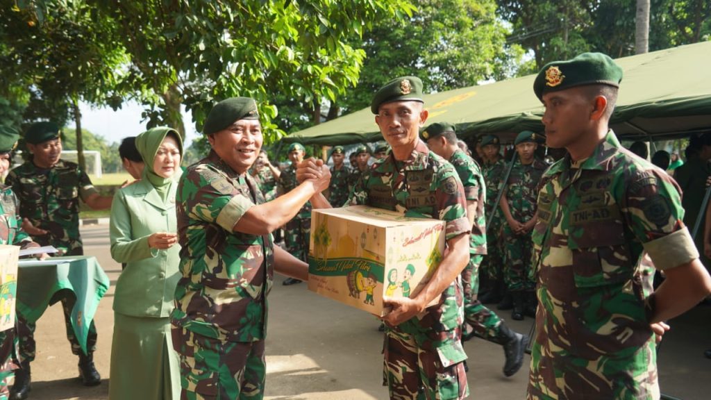 BAZAR RAMADHAN SERENTAK DIVIF 1 KOSTRAD BANTU EKONOMI DAN KEMBANGKAN UMKM WARGA DI SEKITAR SATUAN  Cilodong – Divisi Infanteri