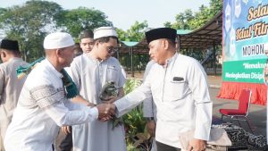 PANGDIVIF 1 KOSTRAD LAKSANAKAN SHALAT IED BERSAMA WARGA MADIVIF 1 KOSTRAD DAN MASYARAKAT SETEMPAT