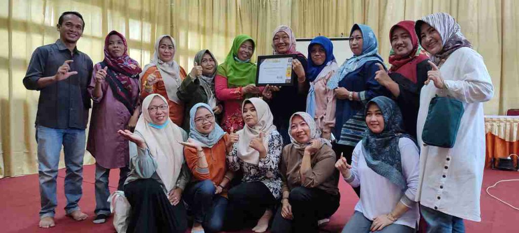 PELATIHAN PENGUMPULAN DATA MENGGUNAKAN GOOGLE FORM BAGI ANGGOTA KELOMPOK PKK RW KELURAHAN CIBUBUR KECAMAMATAN CIRACAS JAKARTA TIMUR