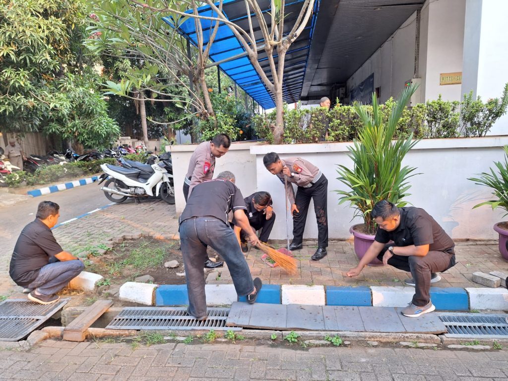 Warga Antusias Ikuti Kegiatan ‘Peduli Lingkungan’ Samsat Jakpus
