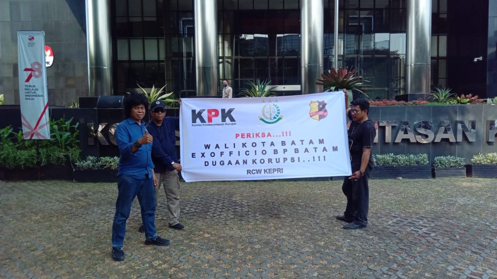 Sambangi KPK,  RCW Kepri Rencanakan Gelar Gugatan Praperadilan sebab Laporan Pihaknya Ihwal Indikasi Korupsi M.Rudi Ex.Officio BP Batam Tidak Ada Kejelasan 