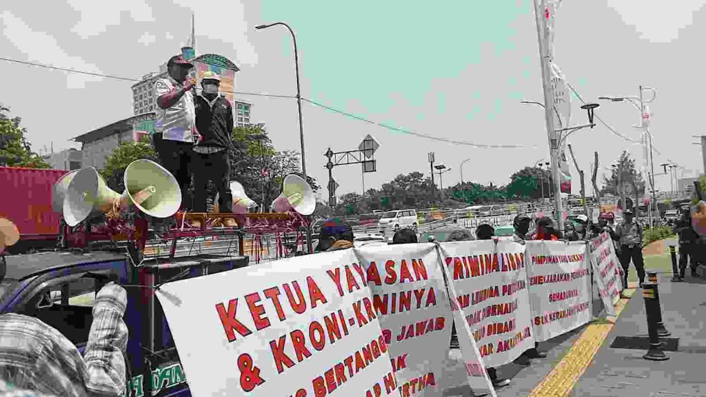 LBH-IKBP Melakukan Demonstrasi di Universitas Tarumanegara, Albertha Minta Keadilan LBH-IKBP Melakukan Demonstrasi di Universitas Tarumanegara, Albertha Minta Keadilan
