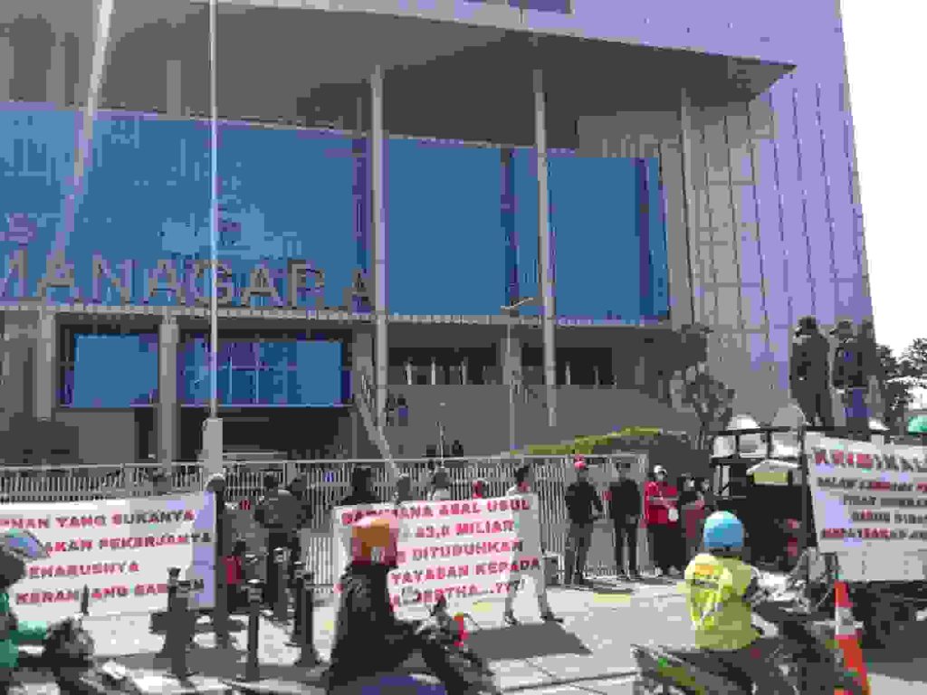 Kembali Melakukan Demonstrasi Di UNTAR, LBH-IKBP : Ketua Yayasan Tarumanegara Amoral dan Melakukan Kriminalisasi. Kembali Melakukan Demonstrasi Di UNTAR, LBH-IKBP : Ketua Yayasan Tarumanegara Amoral dan Melakukan Kriminalisasi.