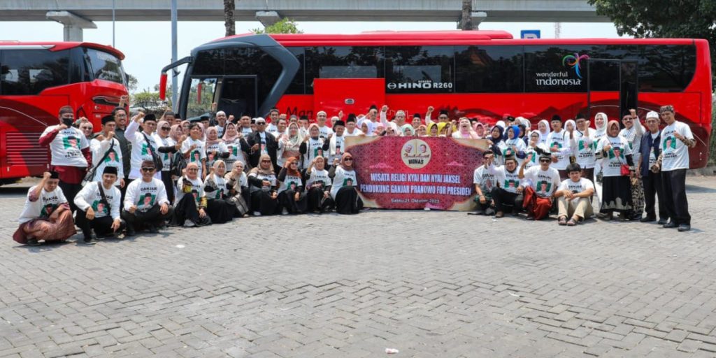 Wouw..!! Ziarah Asyiiik Monas Deklarasi Dukung Ganjar dan Mahfud Md Sekaligus Adakan Perjalanan Religi