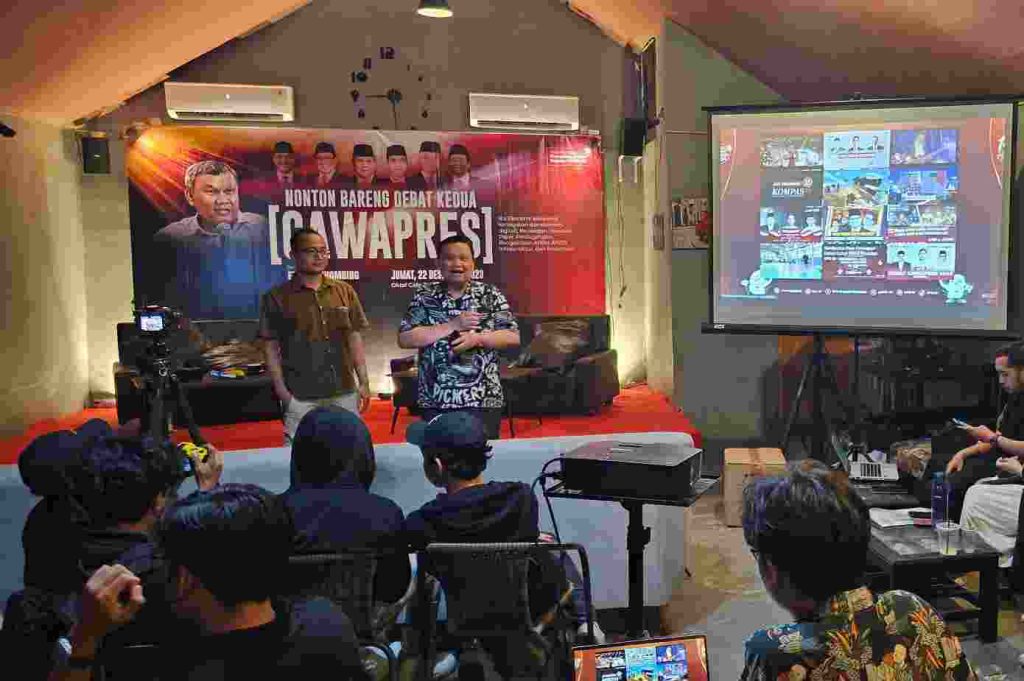 Nobar Debat Cawapres, Pakar Komunikasi Emrus Sihombing: Gibran Terlalu Menggurui, Cak Imin Banyak Retorika dan Mahfud MD Realistis dan Operasional Nobar Debat Cawapres, Pakar Komunikasi Emrus Sihombing: Gibran Terlalu Menggurui, Cak Imin Banyak Retorika dan Mahfud MD Realistis dan Operasional