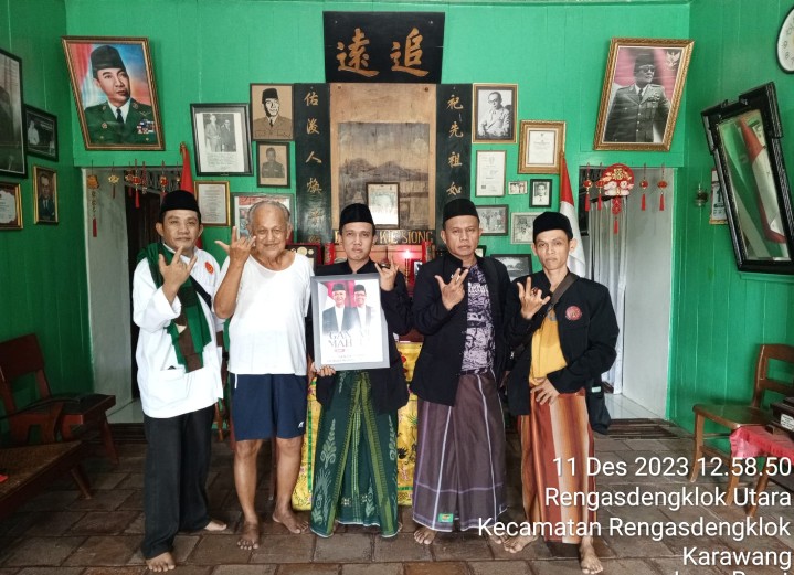 Lagi !! Tim Spritual Monas Pondok Labu Kibarkan Bendera di Rumah Ber-Sejarah Rengasdengklok , Ust.Ari Monas : “Kami Yakin Ganjar-Mahfud Pasti Menang” Lagi !! Tim Spritual Monas Pondok Labu Kibarkan Bendera di Rumah Ber-Sejarah Rengasdengklok , Ust.Ari Monas : “Kami Yakin Ganjar-Mahfud Pasti Menang”