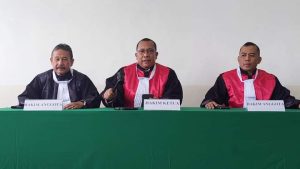 Momen Langka Saat Para Jurnalis Tampil Ala ‘Majelis Hakim’