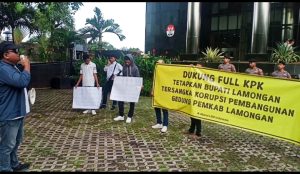 Lagi,  Massa Ini Desak KPK Tetapkan Status Tersangka Bupati Lamongan :”Sudah ada 4 Tersangka”
