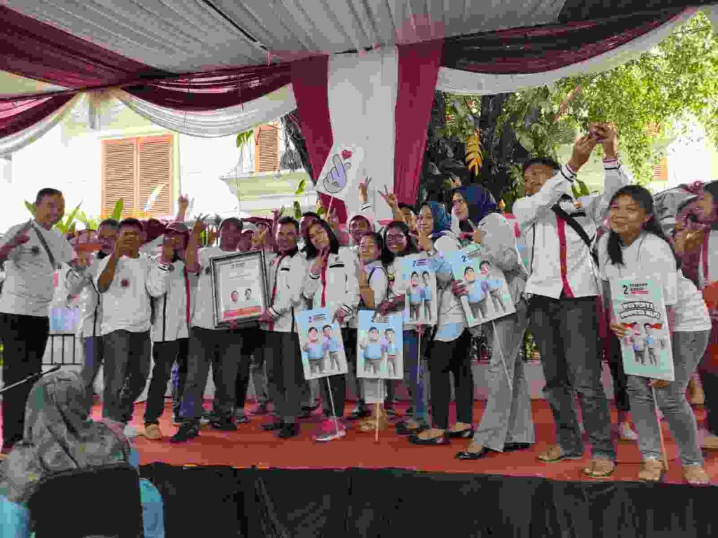 Ratusan Aktifis Horas Bangso Batak (HBB) Se-jabodetabek Antusias Gelar Deklarasi Dukung Prabowo-Gibran. HBB Optimis Prabowo-Gibran Menang Sekali Putaran Ratusan Aktifis Horas Bangso Batak (HBB) Se-jabodetabek Antusias Gelar Deklarasi Dukung Prabowo-Gibran. HBB Optimis Prabowo-Gibran Menang Sekali Putaran