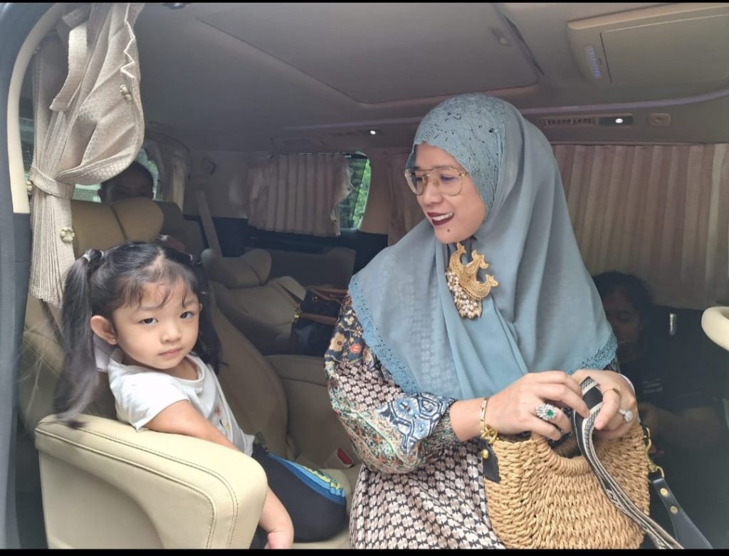 Senang Dikunjungi Wan Sehan di Bulan Ramadhan, Sosialita Novita Emilda Dapat Berkah Puasa
