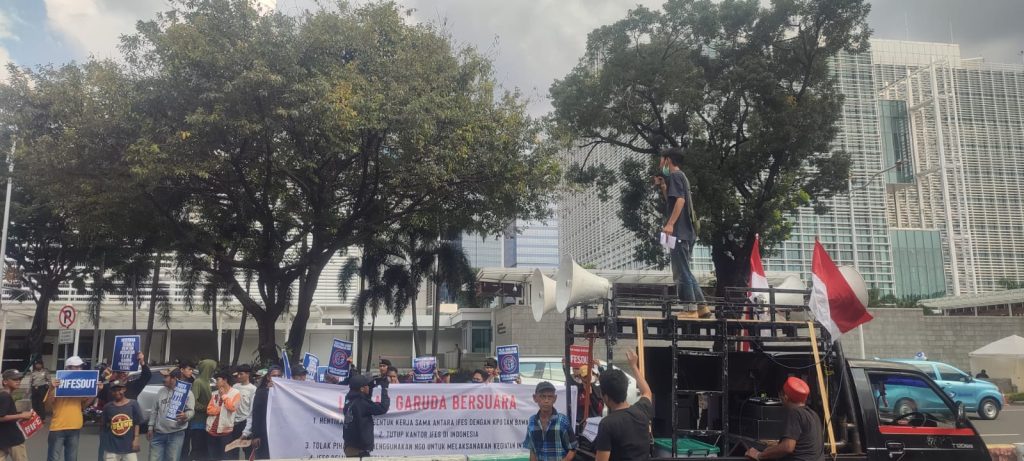 Kedubes AS di Geruduk Mahasiswa Minta IFES Keluar Dari Indonesia Karena Tidak terdaftar di Kemenlu Kedubes AS di Geruduk Mahasiswa Minta IFES Keluar Dari Indonesia Karena Tidak terdaftar di Kemenlu