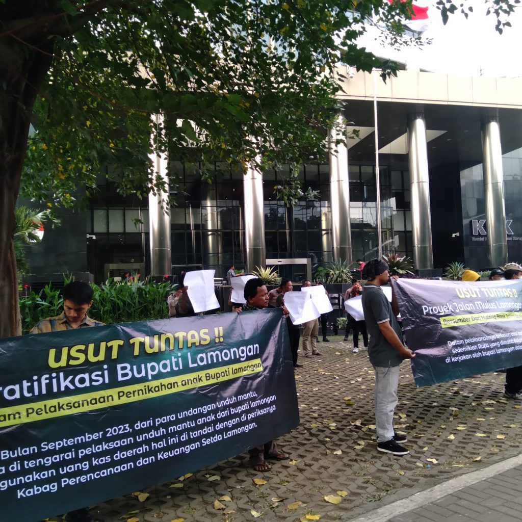 Aksi Demo Untuk Kesekian Kalinya, Di Depan KPK  Mendesak Segera Tetapkan Status Bupati Lamongan Sebagai Tersangka atas Dugaan Korupsi Pembangunan