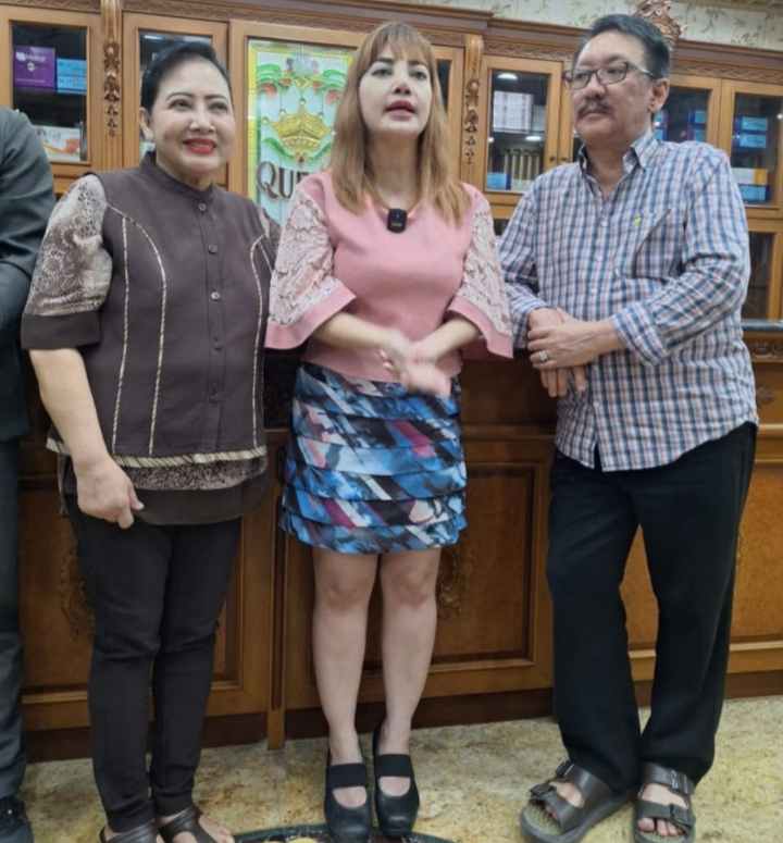 Buka Jahitan Operasi di Queen Klinik Sunter, Irma Darmawangsa Puas dengan Hidung Mancung ala Blasteran