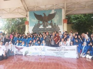 RATUSAN GURU DAN MAHASISWA STUDY TOUR Di MONUMEN PANCASILA SAKTI LUBANG BUAYA JAKARTA