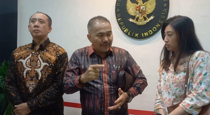 TIM KUASA HUKUM IKE FARIDA MENJERITKAN KEADILAN KE KOMISI KEJAKSAAN ATAS KESEWENANG-WENANGAN OKNUM JAKSA! TIM KUASA HUKUM IKE FARIDA MENJERITKAN KEADILAN KE KOMISI KEJAKSAAN ATAS KESEWENANG-WENANGAN OKNUM JAKSA!