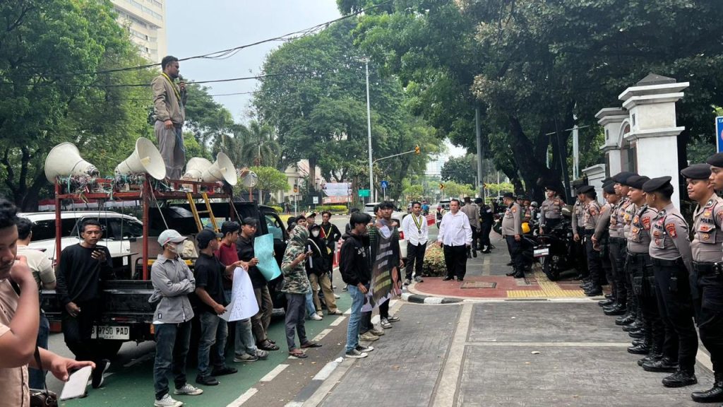Massa ini akan Demo Menuntut Segera Percepat Restrukturisasi Total Pejabat Kemenag Massa ini akan Demo Menuntut Segera Percepat Restrukturisasi Total Pejabat Kemenag